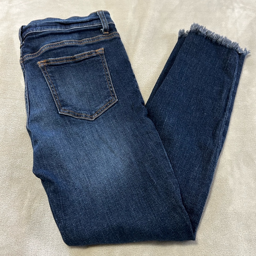 Harper Straight Distressed Jeans‎